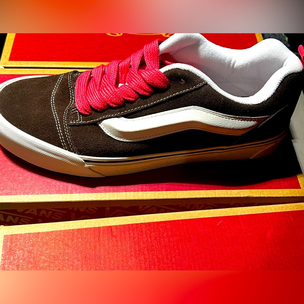 KNU SKOOL 'RETRO COLOR - BROWN' with pink laces